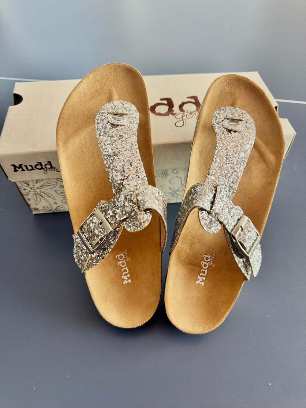 Mudd Girls Silver Glitter Thong Sandals Size 5 New in Box
